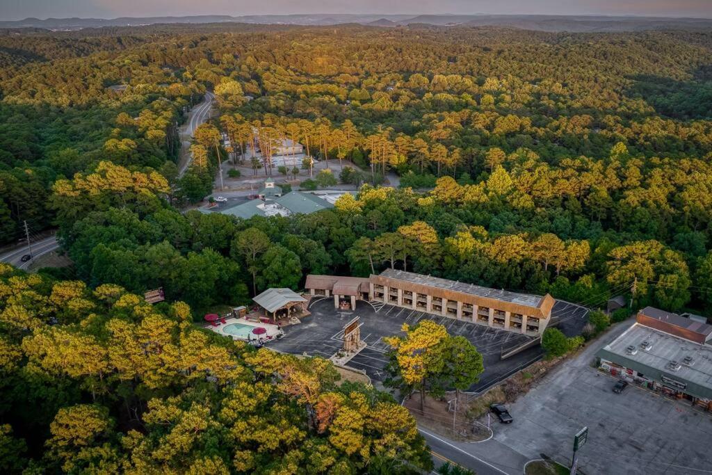 Stonegate Lodge 2 Queen Beds Fast Wifi 50" Tv Salt Water Pool Room #207 Юрека Спрингс Екстериор снимка
