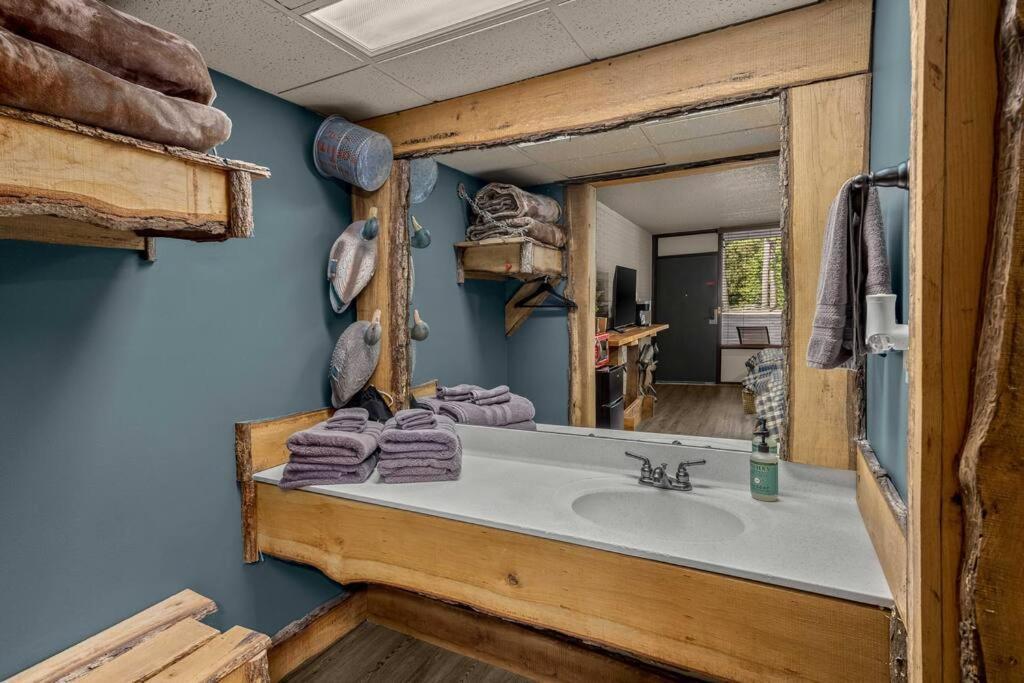 Stonegate Lodge 2 Queen Beds Fast Wifi 50" Tv Salt Water Pool Room #207 Юрека Спрингс Екстериор снимка